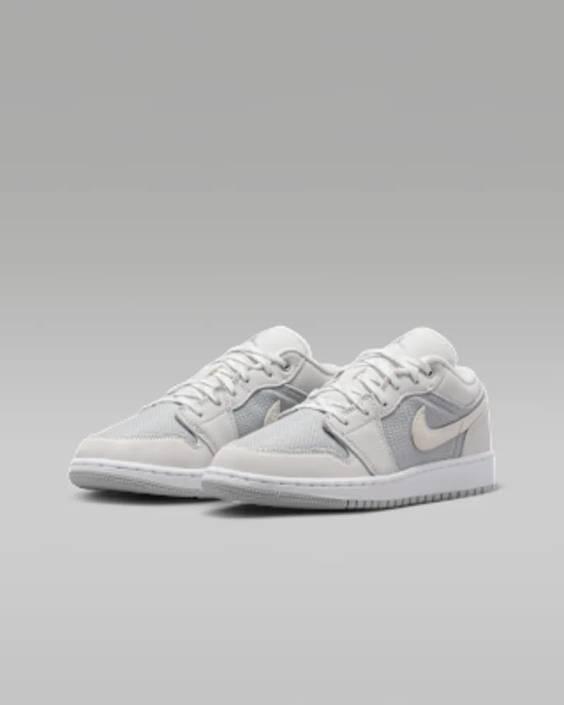 Off White/Soft Pearl/Light Smoke Grey
