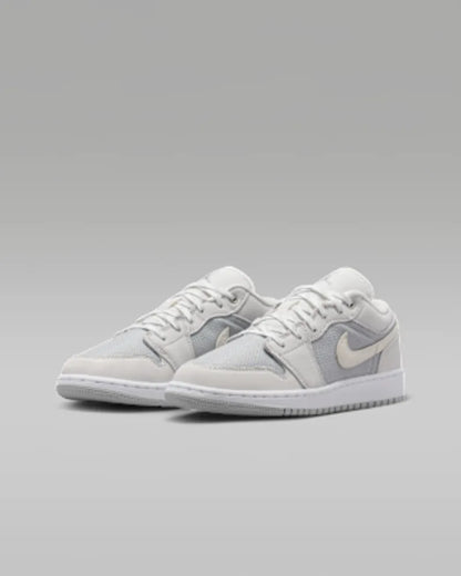Off White/Soft Pearl/Light Smoke Grey