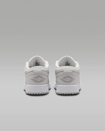 Off White/Soft Pearl/Light Smoke Grey