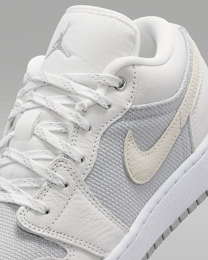 Off White/Soft Pearl/Light Smoke Grey