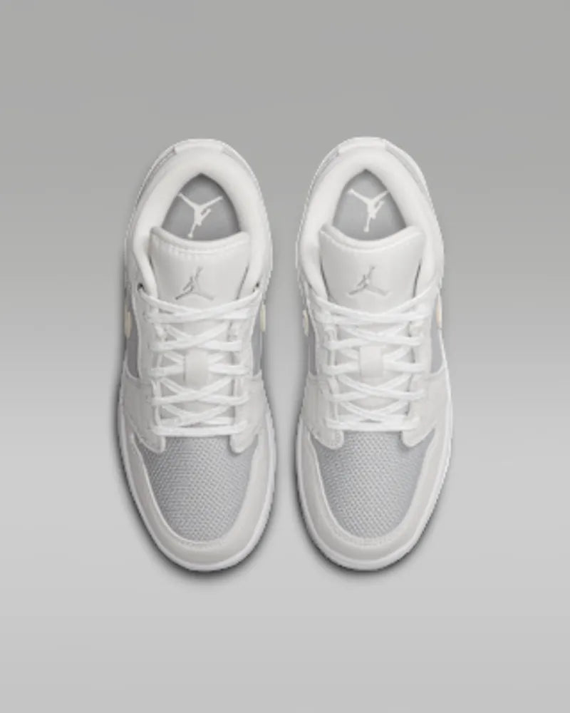 Off White/Soft Pearl/Light Smoke Grey