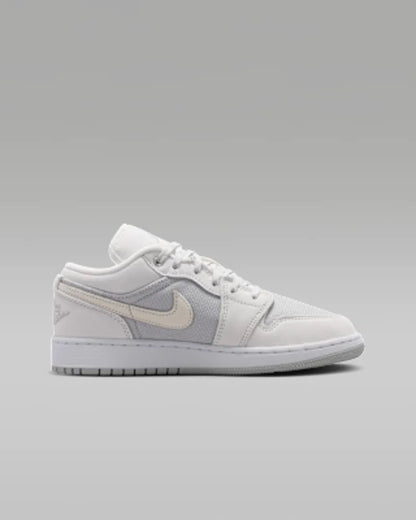 Off White/Soft Pearl/Light Smoke Grey