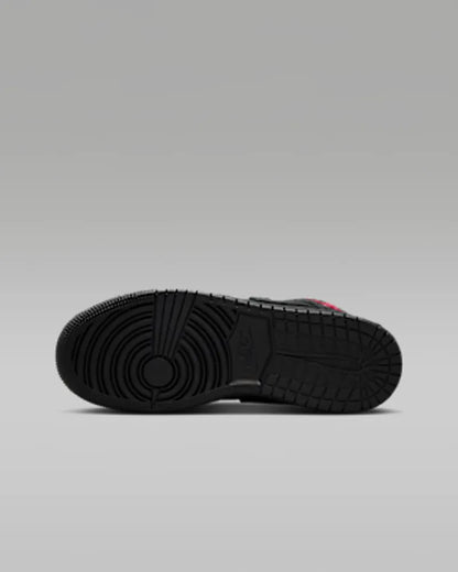 Black/Black/Tough Red