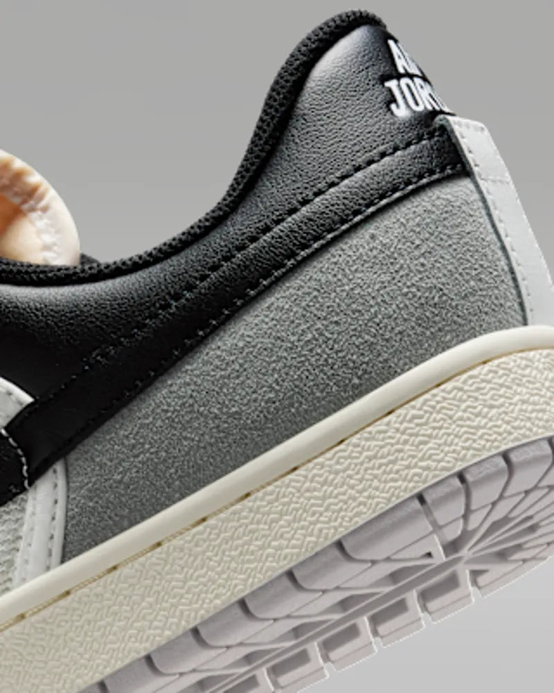 Summit White/Light Smoke Grey/Neutral Grey/Black