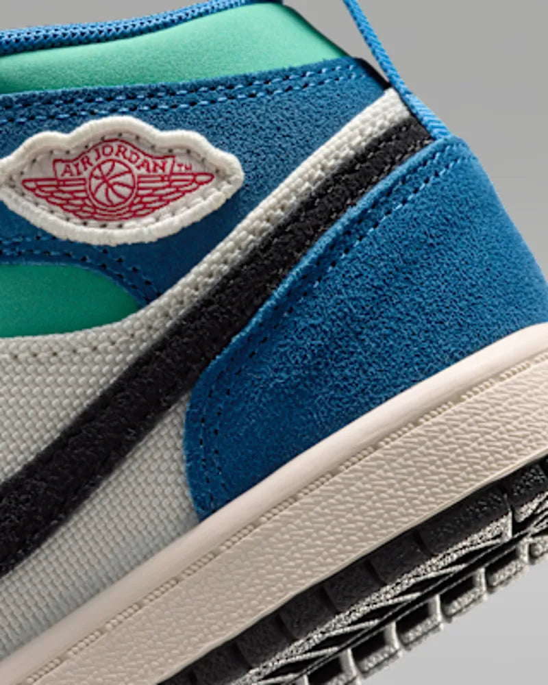 Chalk/True Blue/Kinetic Green/University Red