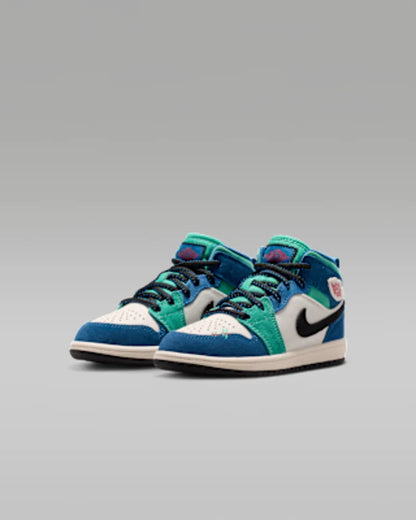 Chalk/True Blue/Kinetic Green/University Red