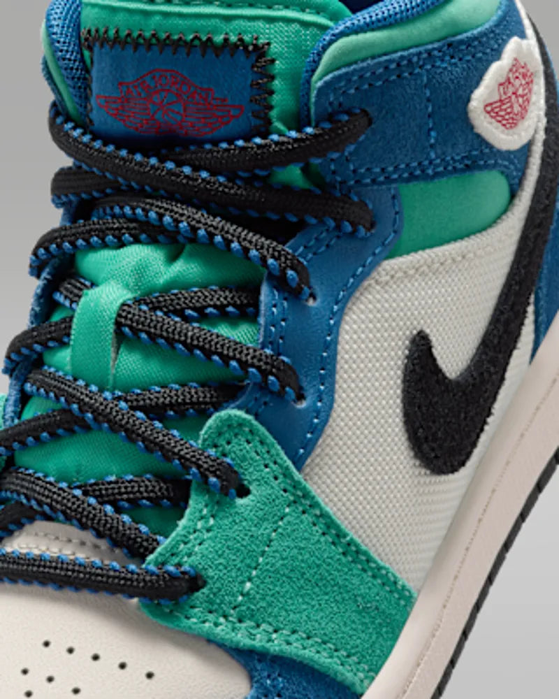 Chalk/True Blue/Kinetic Green/University Red