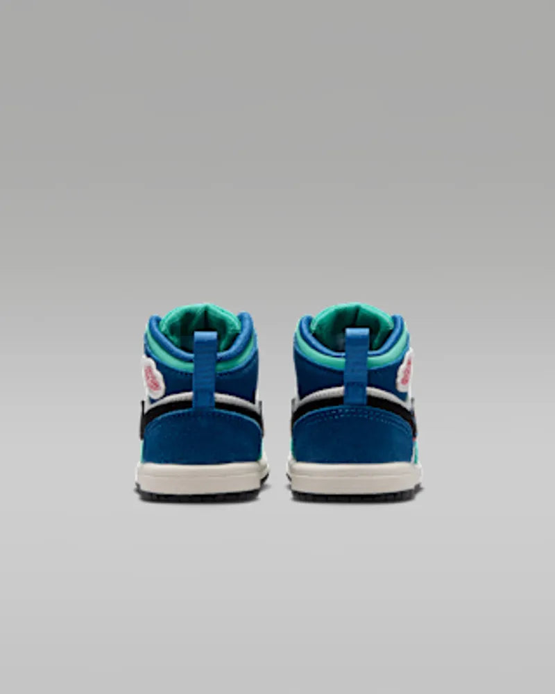 Chalk/True Blue/Kinetic Green/University Red