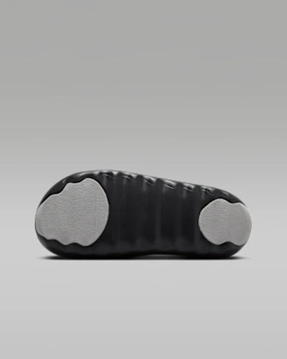 Black/Tech Grey/University Red