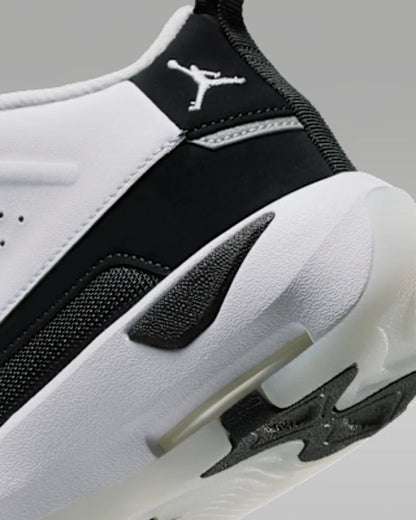 White/Summit White/Black