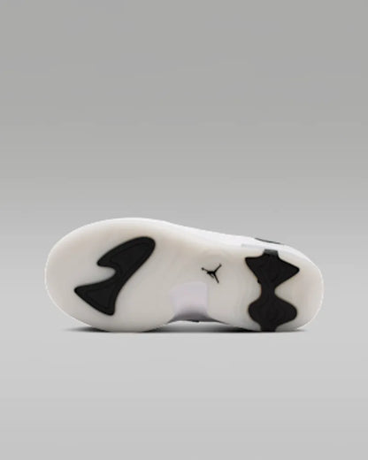 White/Summit White/Black