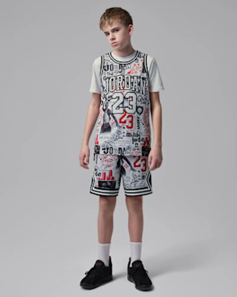 Neutral Grey/Black/Red