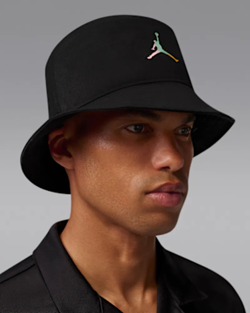 Black/Sail