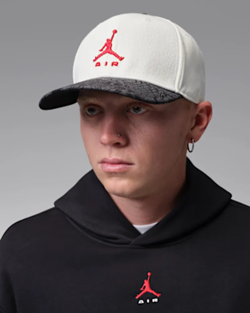 Sail/Black/University Red