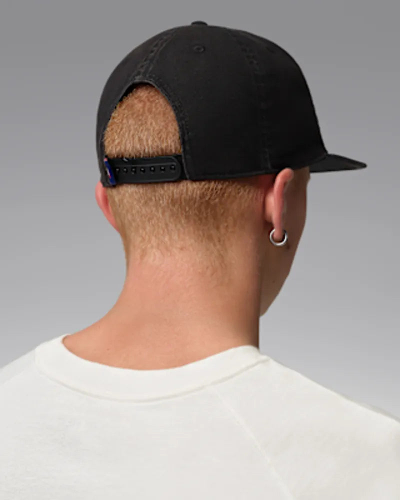 Black/University Red