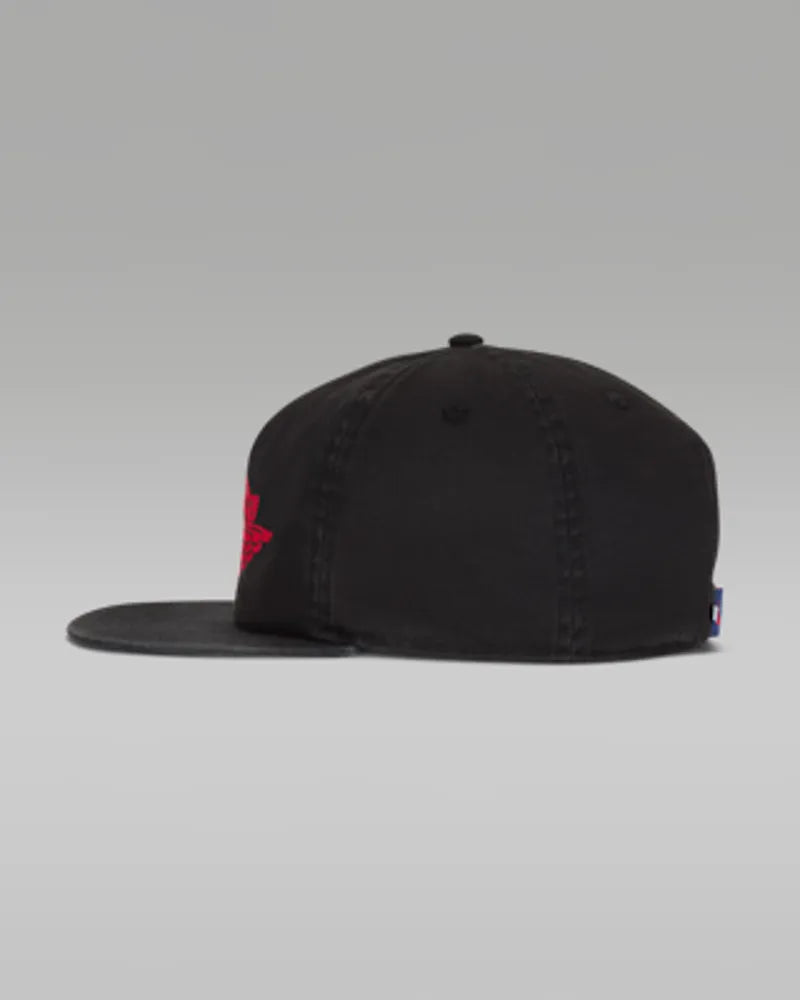Black/University Red