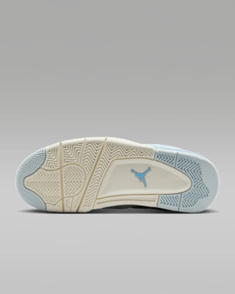 Psychic Blue/Pale Ivory/Aura