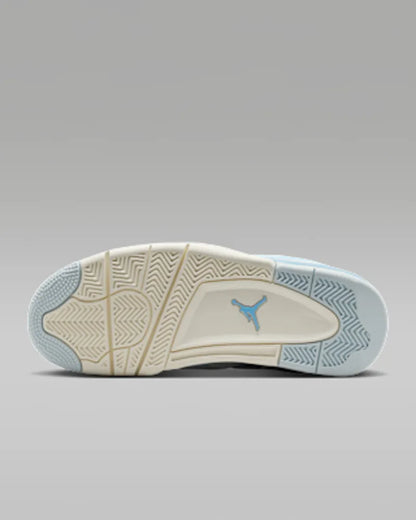 Psychic Blue/Pale Ivory/Aura