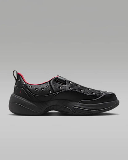 White/Black/Metallic Silver/University Red