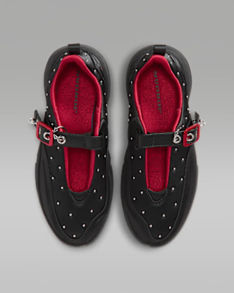 White/Black/Metallic Silver/University Red