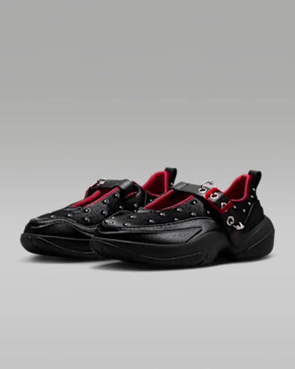 White/Black/Metallic Silver/University Red