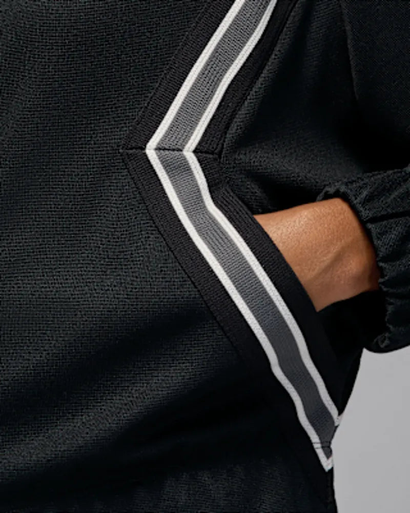Black/Sail