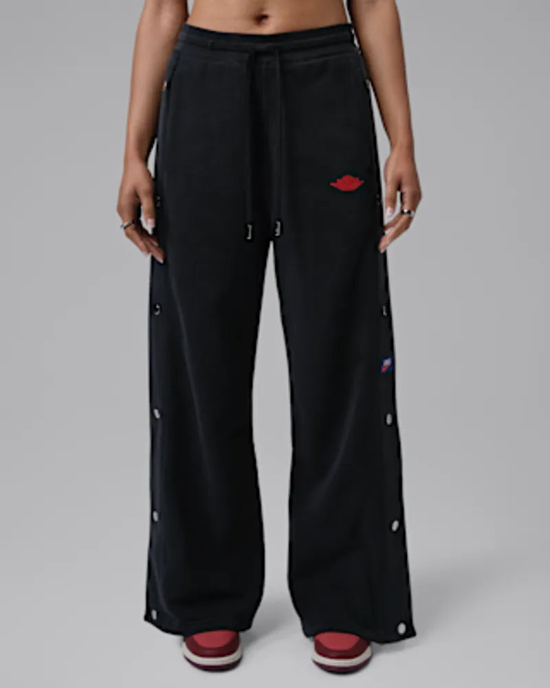 Black/University Red