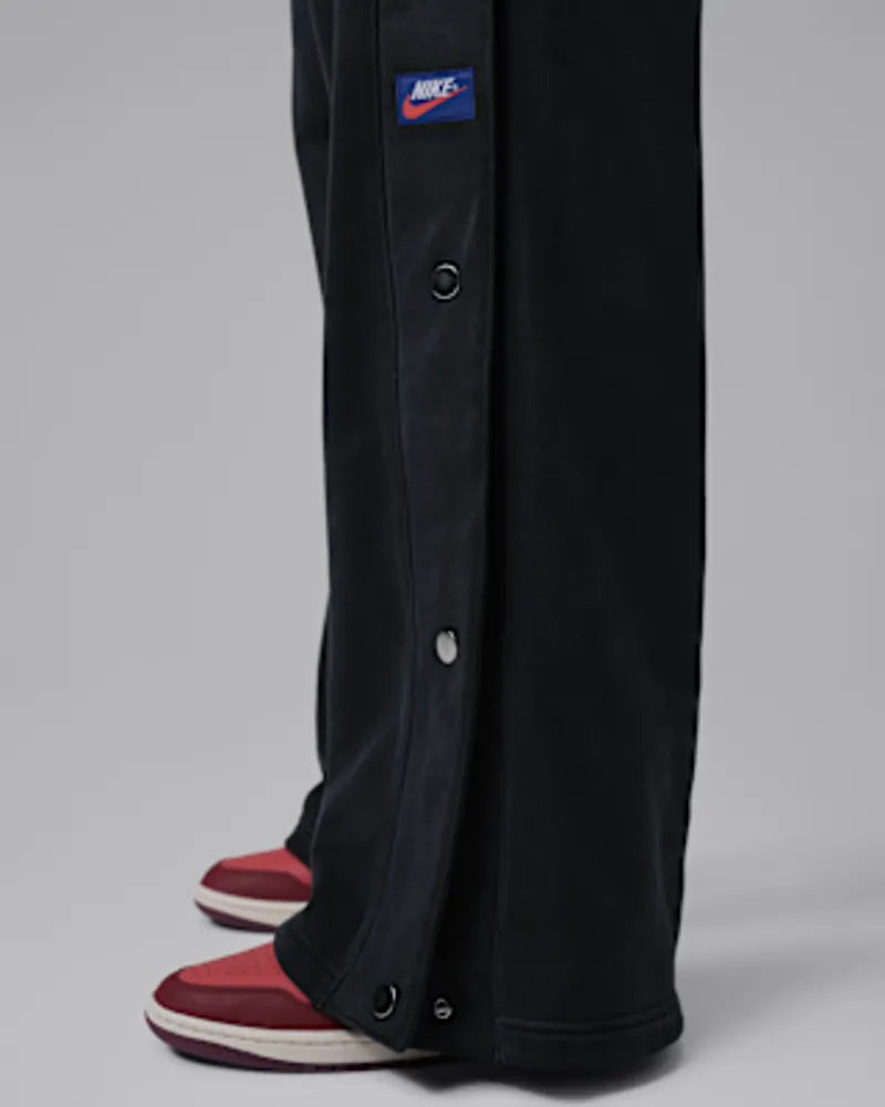 Black/University Red
